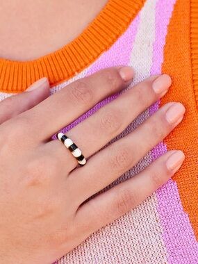 PURA VIDA size 5 Striped Enamel Gold Ring Black & White RARE!